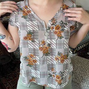 Size Small floral blouse